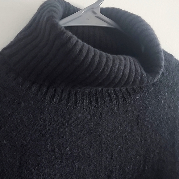 NWT J.Crew Super Soft Turtleneck Wool Sweater size XS in black - Picture 4 of 8